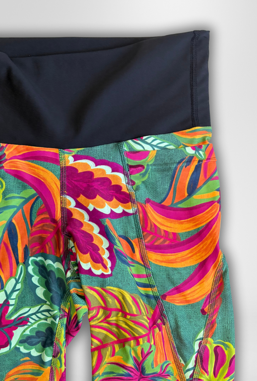 Up close waistband detail of Raumati Capri print